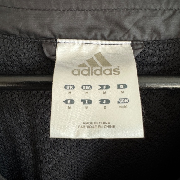 Adidas V-Neck Windbreaker - LIKE NEW 🔥 - Picture 5 of 7
